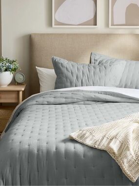 NWT Quince $164 Queen European Linen Dream Quilt Mist color